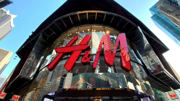 Акции H&amp;M упали на фоне снижения продаж и пессимистичных прогнозов