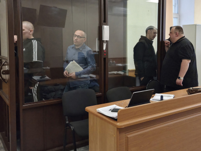 В Казани судят четверых полицейских за налет на мигрантов