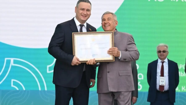 Гендиректору ХК "Чистополье" Залакову вручили благодарность Раиса РТ на "Агроволге-2026" 09/07/2026 &ndash; Новости