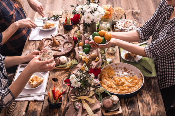 Россиянам рассказали, какие блюда и напитки должны быть на столе в Пасху