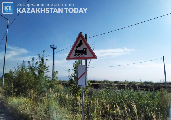 Тракторист погиб при столкновении с поездом на переезде Есиль - Аркалык