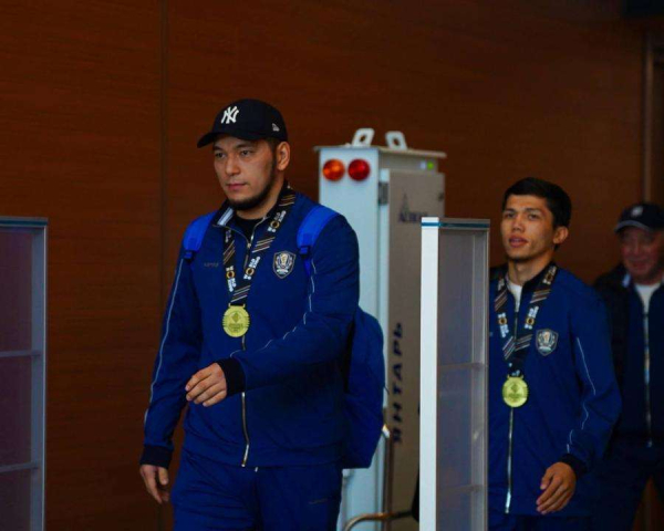 Казахстанские боксёры вернулись домой с 7 золотыми медалями чемпионата мира