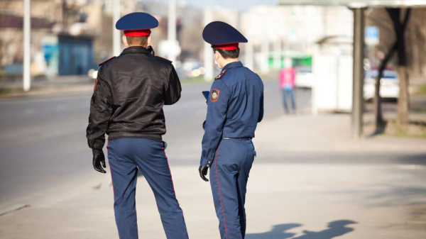 В Семее мошенники представились полицейскими, но поговорили с настоящим