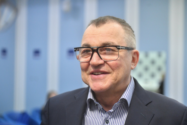 Дибров поднял цену на свой загородный дом на 18 миллионов рублей