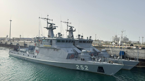 Военные моряки отработали навыки кораблевождения в Каспийском море