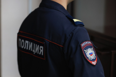Мошенники с фальшивыми удостоверениями полицейских начали ходить по квартирам
