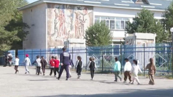 Школьники учатся в бывшем акимате и магазине в Алматинской области