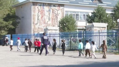 Школьники учатся в бывшем акимате и магазине в Алматинской области