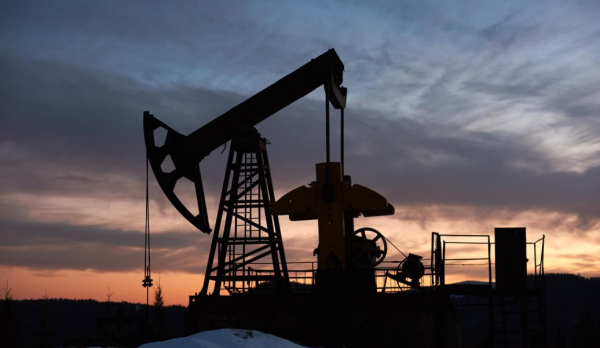 Мировые цены на нефть остаются под давлением