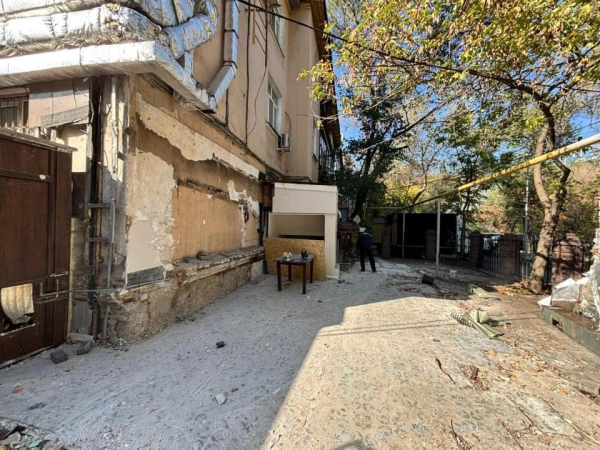 В Алматы продолжается борьба с незаконными постройками