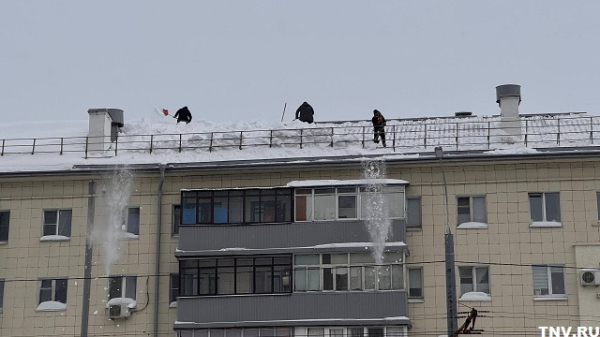 Врачи РКБ бьют тревогу: 17 человек за месяц упали с крыш, убирая снег