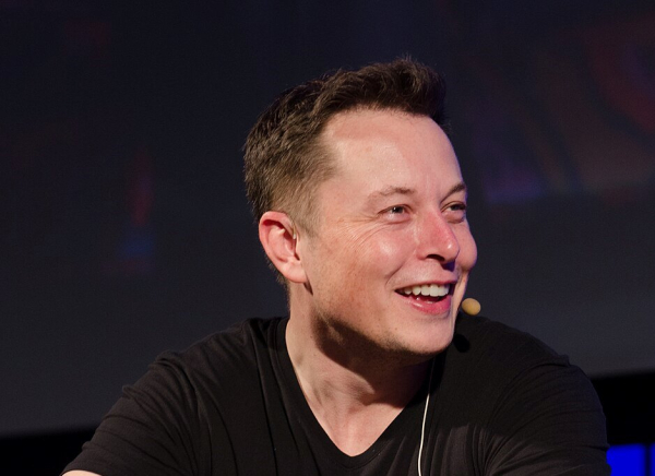 Эррол Маск посоветовал знакомым переезжать в Россию