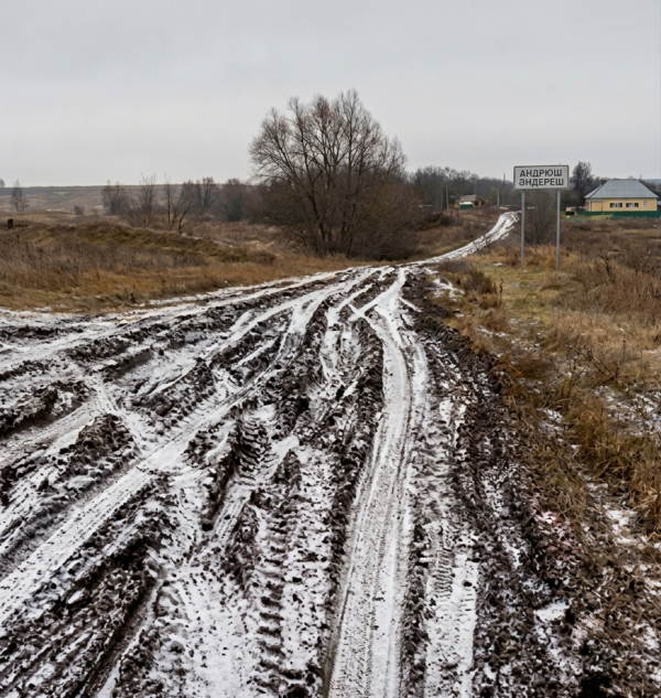 &laquo;Нәсим үлгәч, ярырга прицепка салып алып бардылар&raquo; - Әндереш авылы халкы юлсыз интегә