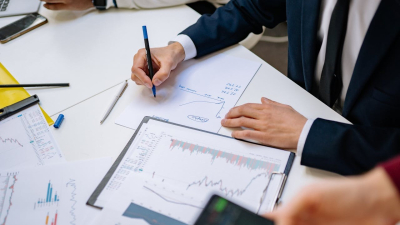 Экономика на взлете: рост ВВП ускорился, но эксперты ждут замедления