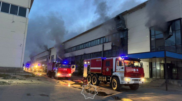 В Астане тушат масштабный пожар на Алаш шоссе