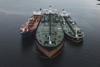 Иран усилил контроль над Ормузским проливом, подбив 10 танкеров