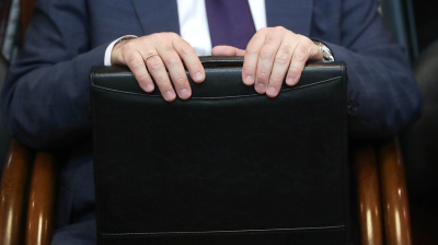 Женатый советник президента Черногории завел роман с чиновницей