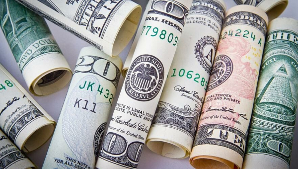 Взлетела выдача на межбанке кредитов в долларах и размещение депозитов в евро в марте в Казахстане