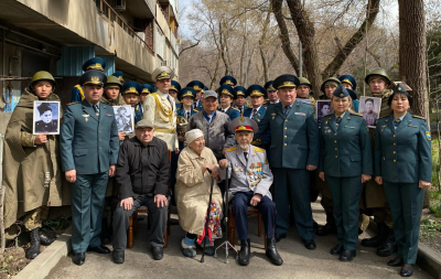В Алматы гвардейцы почтили 101-летнего ветерана войны