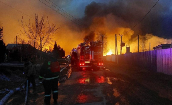 Из горящего в центре Парижа отеля Le Bristol эвакуировали 400 человек