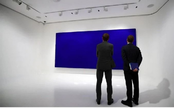 Четырехметровое синее полотно продали за 18,4 млн евро на аукционе Christie&rsquo;s