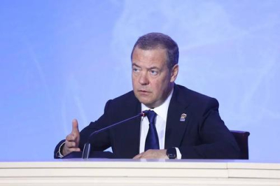Медведев: 65 тыс. разыскиваемых мигрантов выявили по биометрии, готовы законы о контроле доходов