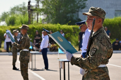В Жетыгенском гарнизоне 100 солдат приняли Военную присягу