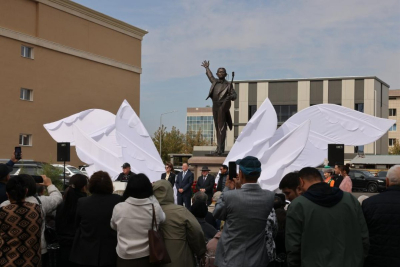 Токаев направил поздравление по случаю открытия памятника Нургисе Тлендиеву