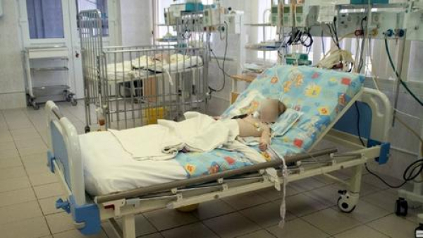 Чудо спасения: вологодские врачи вытащили с того света полуторагодовалого малыша, который едва не задохнулся, подавившись кожурой манго