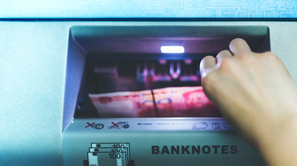 Зарабатывающие в Казахстане мигранты отправили за рубеж сотни миллиардов тенге