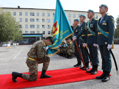 Свыше тысячи бойцов Десантно-штурмовых войск простились с Боевым знаменем