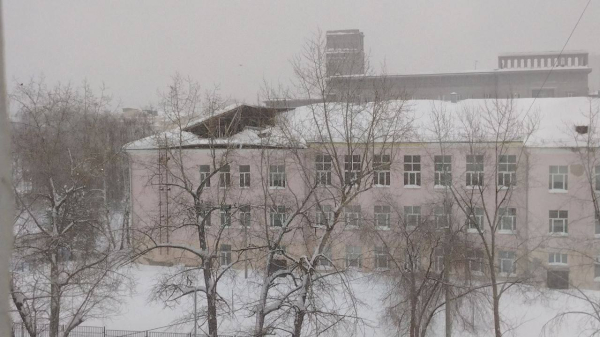 Крыша обвалилась в гимназии № 27 в Казани из-за сильного снегопада