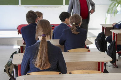 От учителя до министра: прокуратура нашла виновных в травле школьницы во Владивостоке