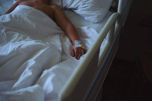 В Астане ребенок выжил после падения с девятого этажа