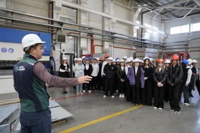 Год рабочих профессий: школьникам Астаны показывают работу ведущих предприятий