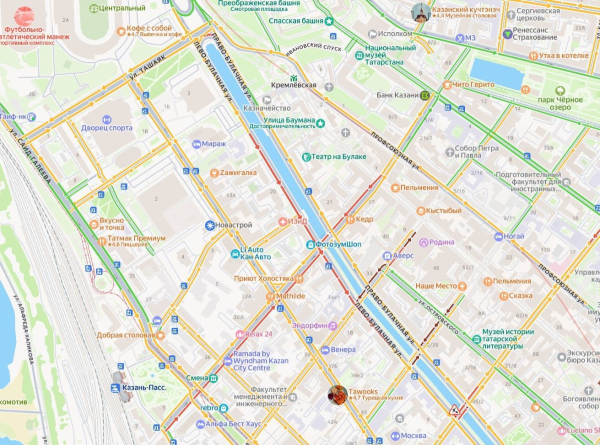 Из-за потопа образовалась пробка на Лево-Булачной улице в Казани