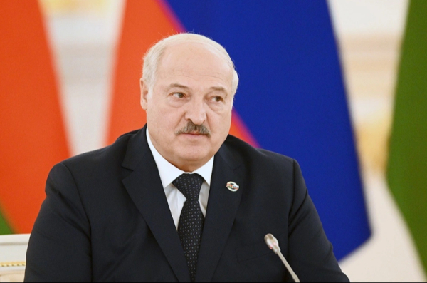 &laquo;Лопата в руки и чистить снег&raquo;: Лукашенко дал совет по женской красоте