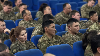 Замглавкома Силами воздушной обороны встретился с военнослужащими Алматы и Жетыгенского гарнизонов