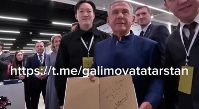 Неожиданный подарок Минниханову: как Джеки Чан &laquo;появился&raquo; на коллегии Минцифры РТ