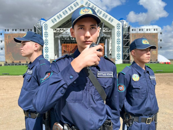 Гвардейцы нашли пропавших детей во время празднования 180-летия Абая Кунанбаева