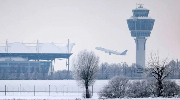 Снегопад парализовал работу аэропортов Мюнхена и Вены, отменены десятки рейсов