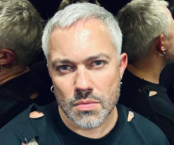 Стилист Рогов отказался комментировать уход с Первого канала