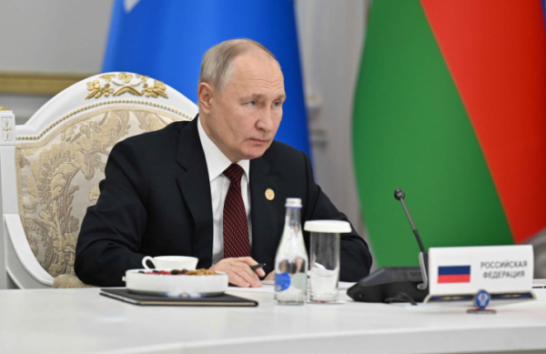 Черный импорт просто прет на нашу границу &ndash; Путин о фурах на российско-казахстанской границе