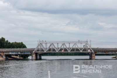 В Казани обновили асфальт на трех пешеходных мостах