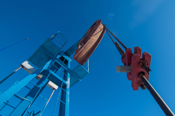 Эксперт: блокировка Ормузского пролива может поднять цену на&nbsp;нефть выше $150 за&nbsp;баррель