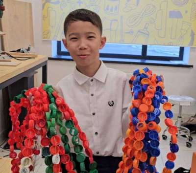 Школьники из Семея изготовили EcoBox из пластиковых крышек