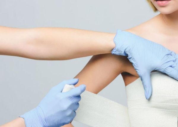 "Жалоба необоснована": пластический хирург ответил на обвинения пациентки из Караганды