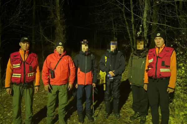 Трое подростков застряли в горах Алматы из-за непогоды