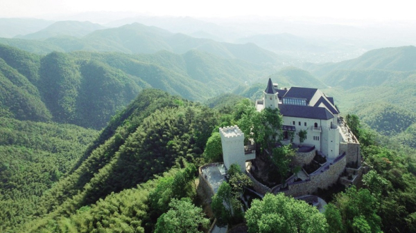 Naked Castle: шотландский след в горах Китая