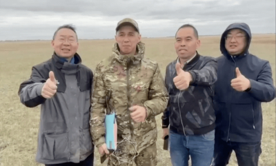 Китайцы с переводчиком застряли в грязи в степях Костанайской области
